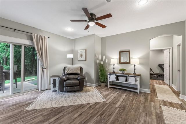 6388 NW Sioux Drive, Parkville, MO 64152