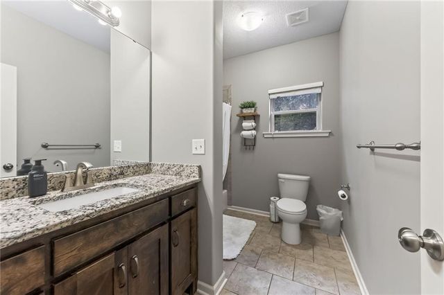 6388 NW Sioux Drive, Parkville, MO 64152
