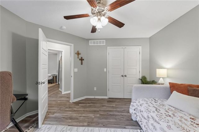6388 NW Sioux Drive, Parkville, MO 64152