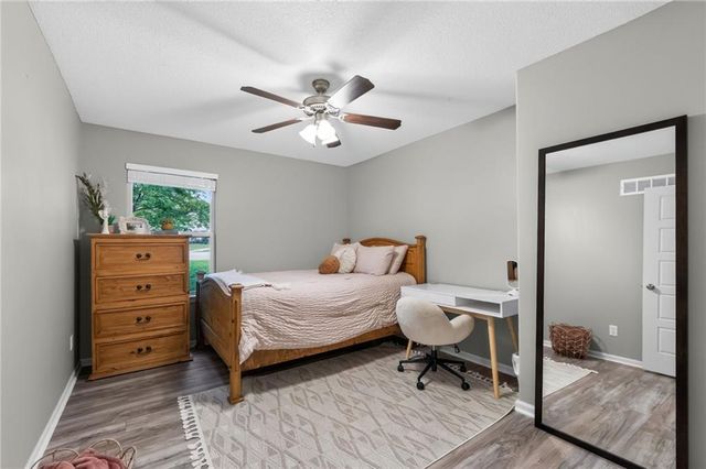 6388 NW Sioux Drive, Parkville, MO 64152