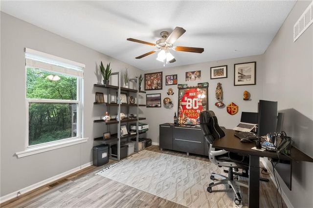 6388 NW Sioux Drive, Parkville, MO 64152