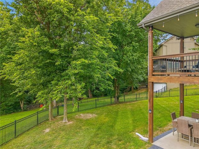 6388 NW Sioux Drive, Parkville, MO 64152