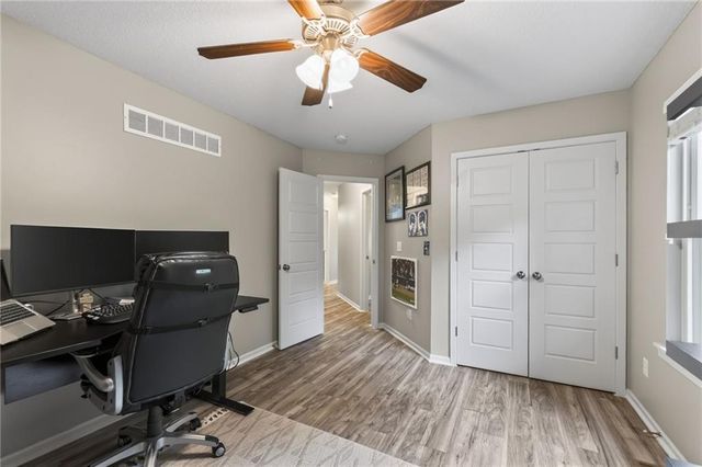 6388 NW Sioux Drive, Parkville, MO 64152