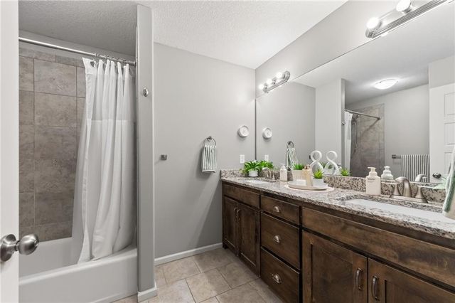 6388 NW Sioux Drive, Parkville, MO 64152