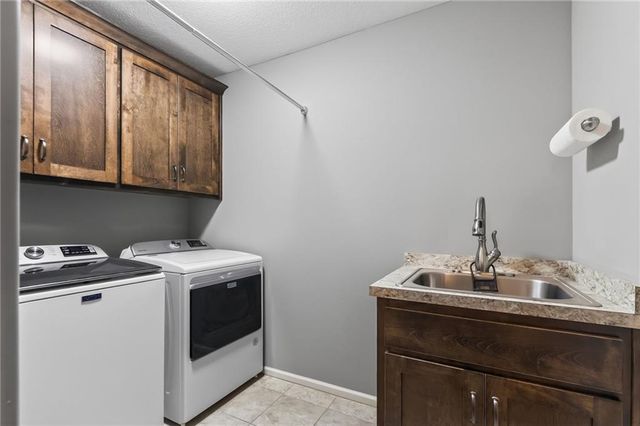 6388 NW Sioux Drive, Parkville, MO 64152