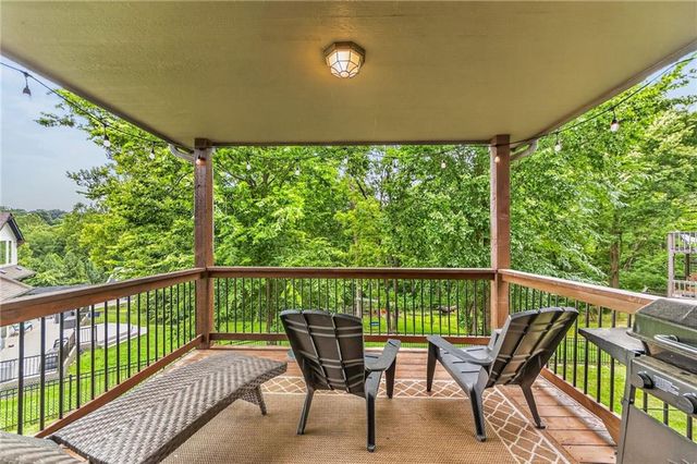 6388 NW Sioux Drive, Parkville, MO 64152
