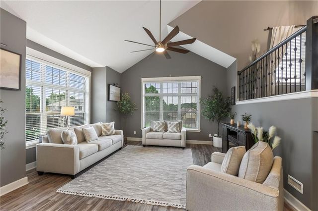 6388 NW Sioux Drive, Parkville, MO 64152