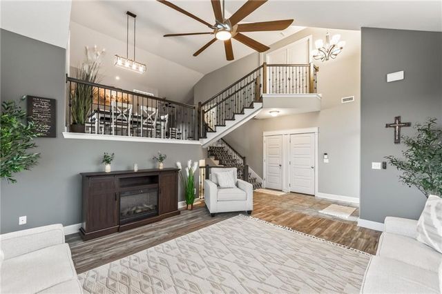 6388 NW Sioux Drive, Parkville, MO 64152