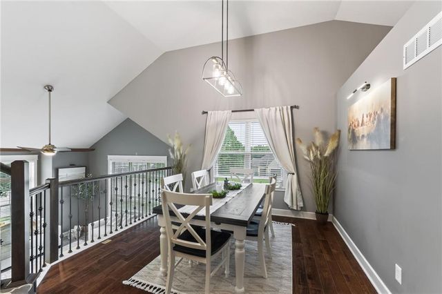 6388 NW Sioux Drive, Parkville, MO 64152
