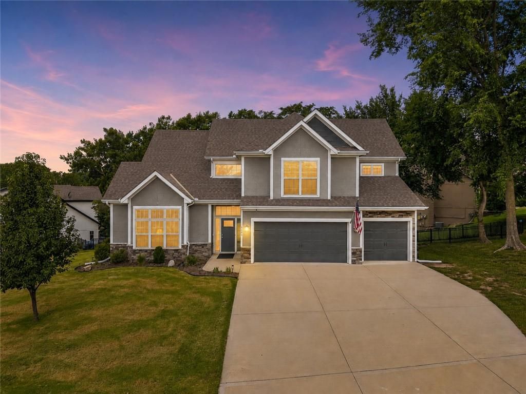 6388 NW Sioux Drive, Parkville, MO 64152