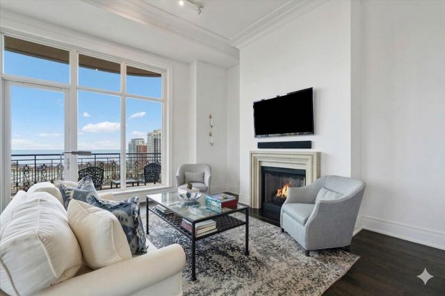 2550 N Lakeview Avenue N1604, Chicago, IL 60614