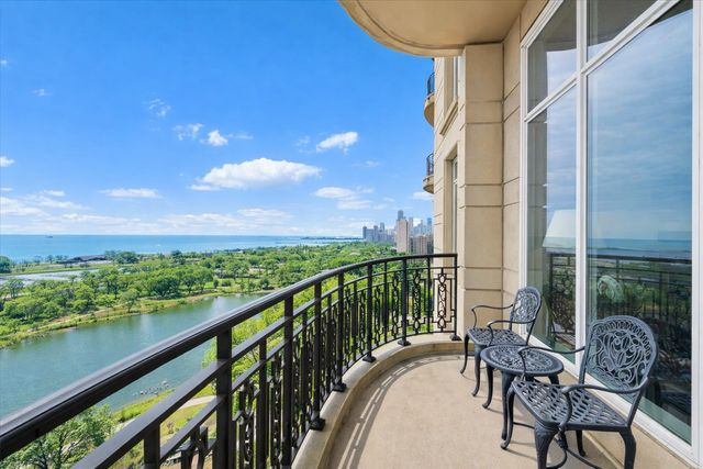 2550 N Lakeview Avenue N1604, Chicago, IL 60614