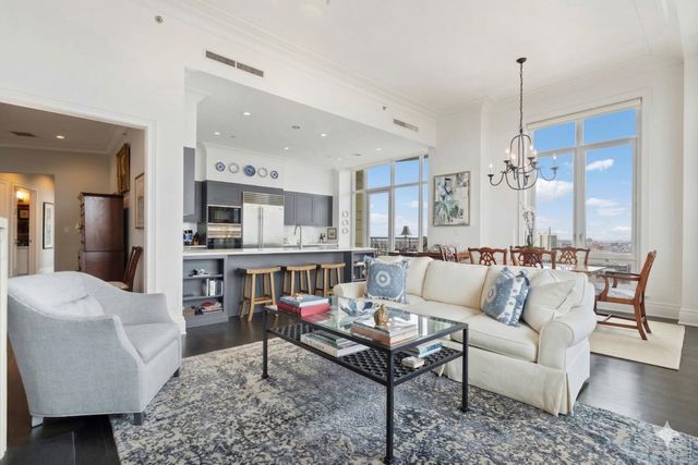 2550 N Lakeview Avenue N1604, Chicago, IL 60614