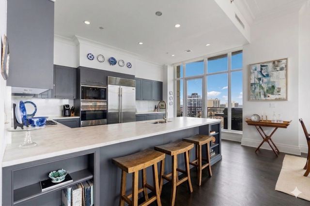 2550 N Lakeview Avenue N1604, Chicago, IL 60614