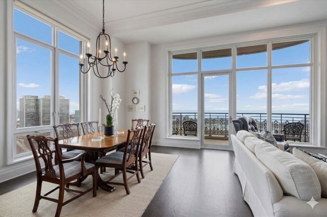 2550 N Lakeview Avenue N1604, Chicago, IL 60614