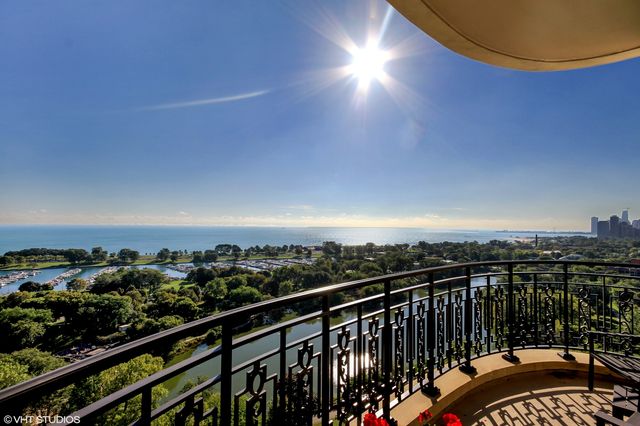 2550 N Lakeview Avenue N1604, Chicago, IL 60614