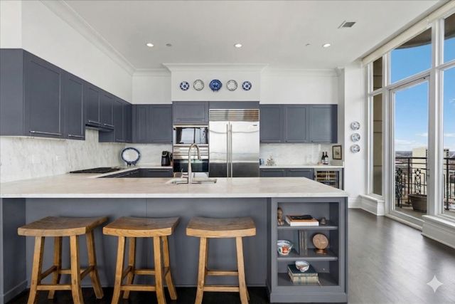 2550 N Lakeview Avenue N1604, Chicago, IL 60614