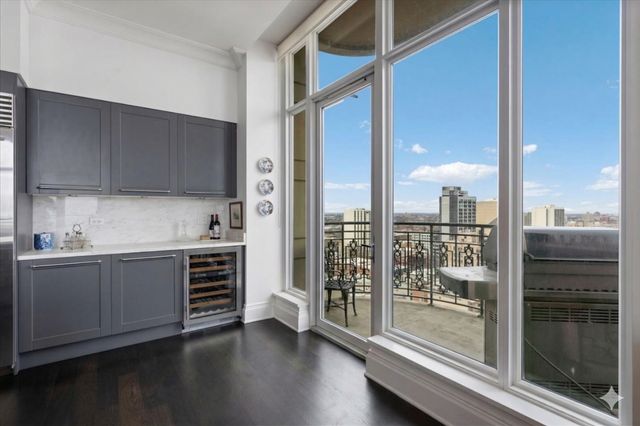 2550 N Lakeview Avenue N1604, Chicago, IL 60614