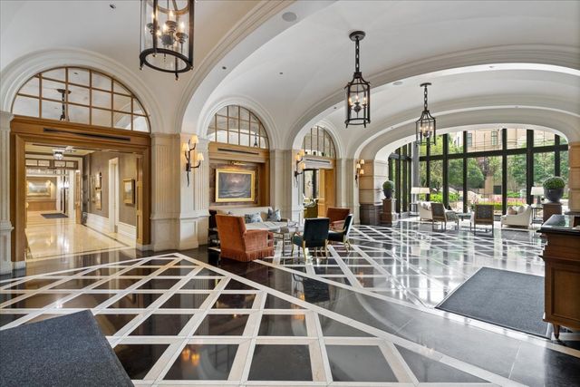 2550 N Lakeview Avenue N1604, Chicago, IL 60614