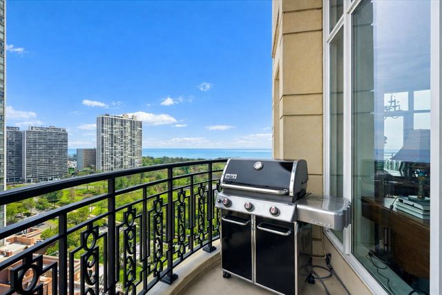 2550 N Lakeview Avenue N1604, Chicago, IL 60614