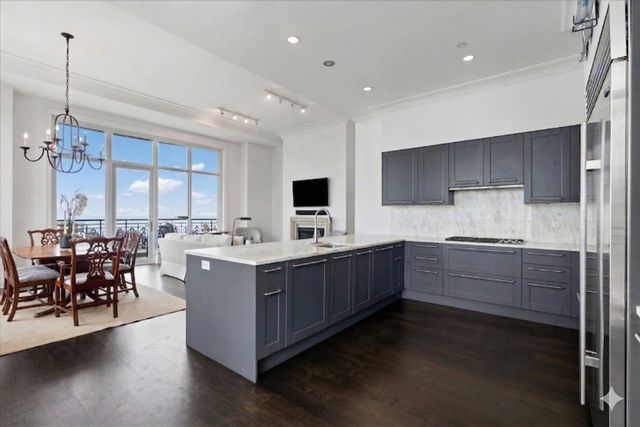 2550 N Lakeview Avenue N1604, Chicago, IL 60614