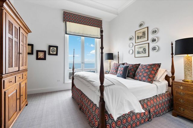 2550 N Lakeview Avenue N1604, Chicago, IL 60614