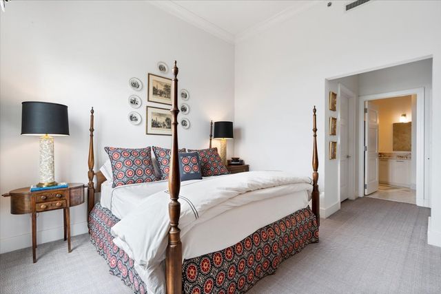 2550 N Lakeview Avenue N1604, Chicago, IL 60614