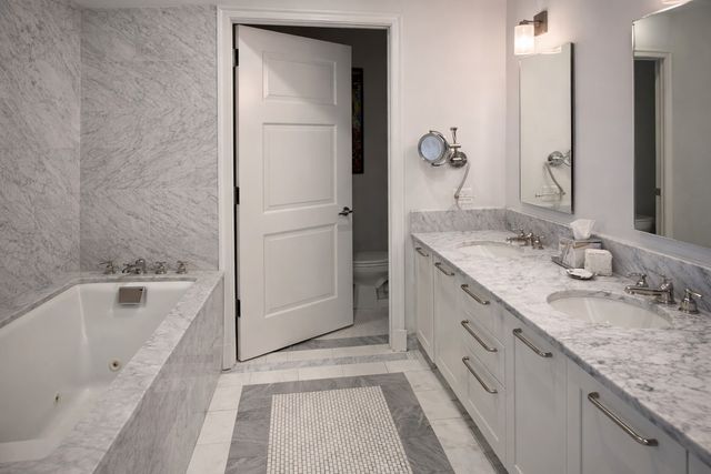 2550 N Lakeview Avenue N1604, Chicago, IL 60614