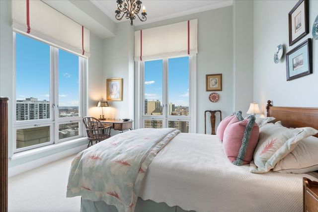 2550 N Lakeview Avenue N1604, Chicago, IL 60614