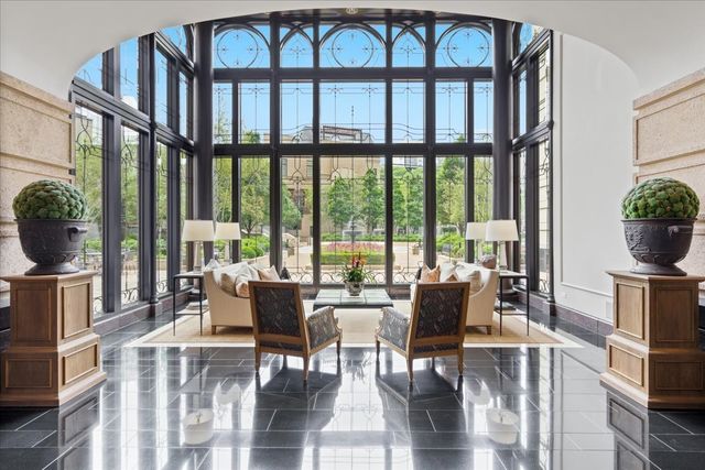 2550 N Lakeview Avenue N1604, Chicago, IL 60614