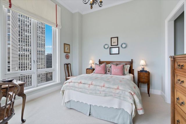 2550 N Lakeview Avenue N1604, Chicago, IL 60614