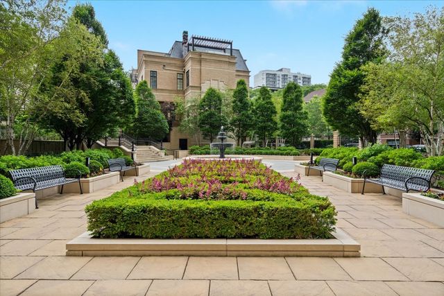 2550 N Lakeview Avenue N1604, Chicago, IL 60614