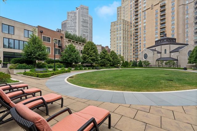 2550 N Lakeview Avenue N1604, Chicago, IL 60614