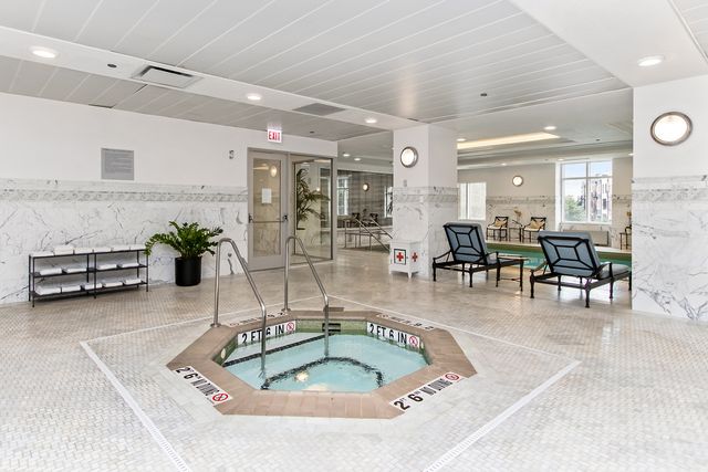 2550 N Lakeview Avenue N1604, Chicago, IL 60614