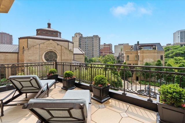 2550 N Lakeview Avenue N1604, Chicago, IL 60614