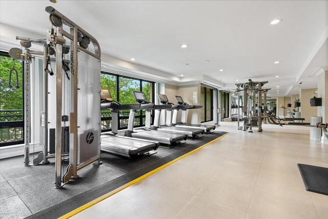 2550 N Lakeview Avenue N1604, Chicago, IL 60614