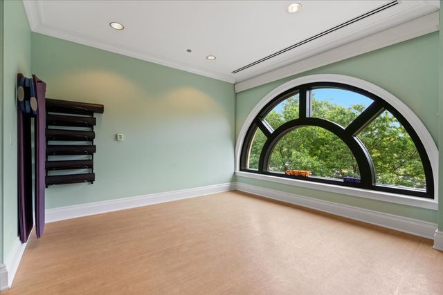 2550 N Lakeview Avenue N1604, Chicago, IL 60614