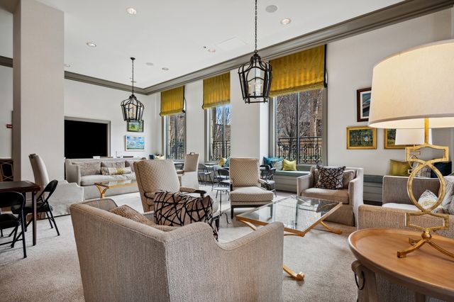 2550 N Lakeview Avenue N1604, Chicago, IL 60614