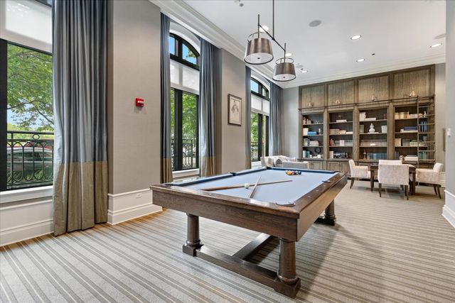 2550 N Lakeview Avenue N1604, Chicago, IL 60614