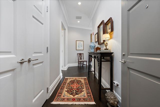 2550 N Lakeview Avenue N1604, Chicago, IL 60614