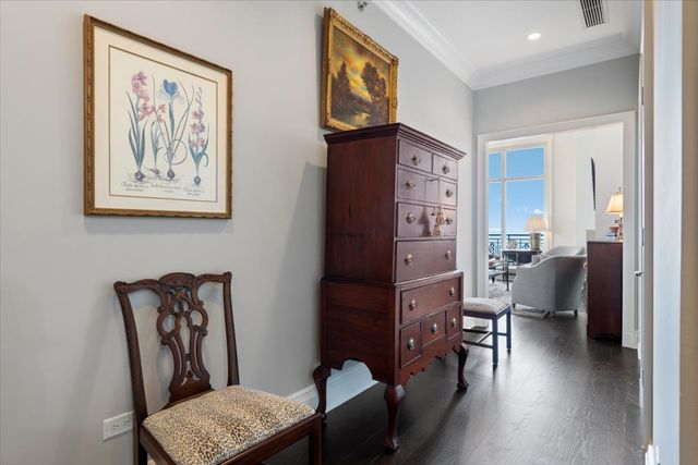 2550 N Lakeview Avenue N1604, Chicago, IL 60614