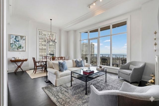 2550 N Lakeview Avenue N1604, Chicago, IL 60614