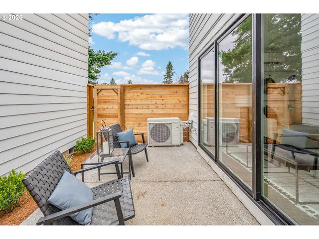 6481 Se RAMONA St B, Portland, OR 97206