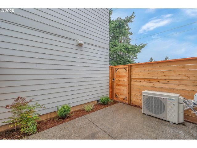 6481 Se RAMONA St B, Portland, OR 97206