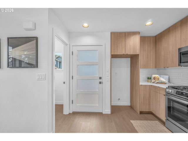 6481 Se RAMONA St B, Portland, OR 97206