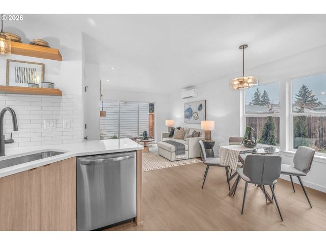 6481 Se RAMONA St B, Portland, OR 97206