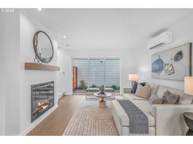 6481 Se RAMONA St B, Portland, OR 97206