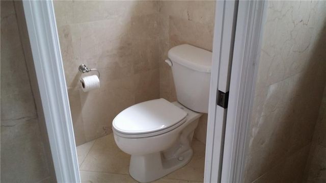 9510 NW 82nd St, Tamarac, FL 33321