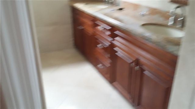 9510 NW 82nd St, Tamarac, FL 33321