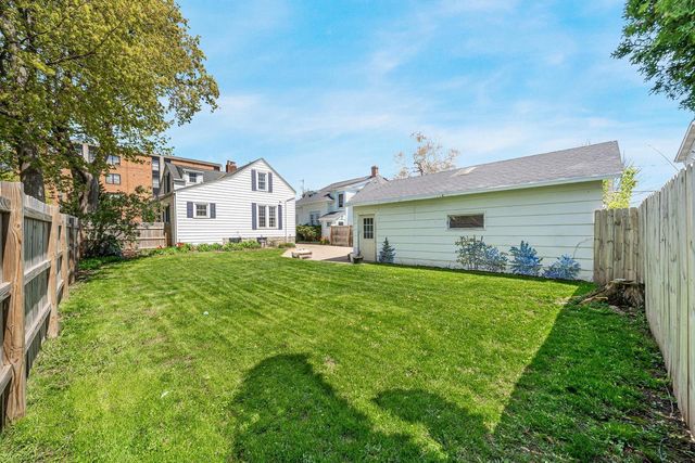 1119 E PARKWAY AVENUE, Oshkosh, WI 54901